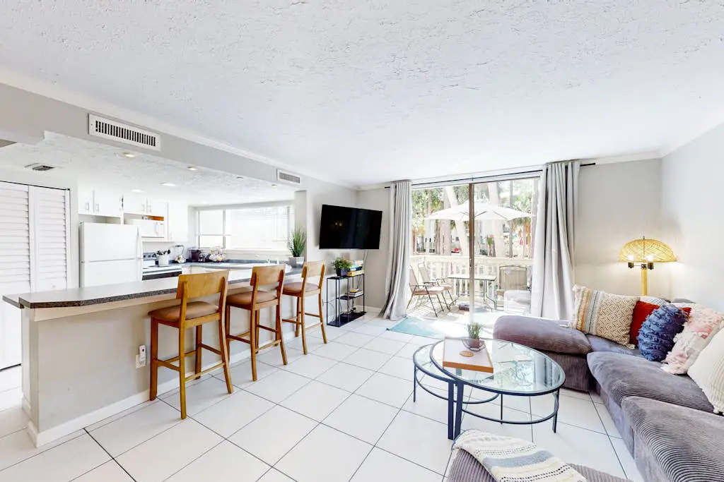 Hilton Head Island condo with water-view patio, pool, & easy beach access