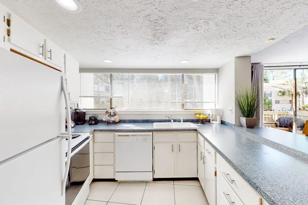 Hilton Head Island condo with water-view patio, pool, & easy beach access