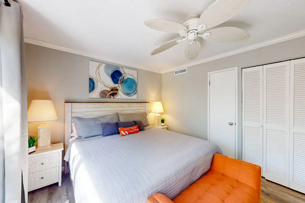 Hilton Head Island condo with water-view patio, pool, & easy beach access