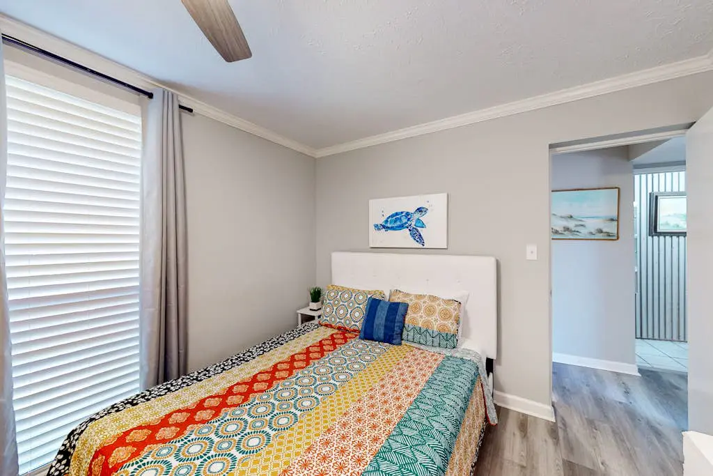 Hilton Head Island condo with water-view patio, pool, & easy beach access