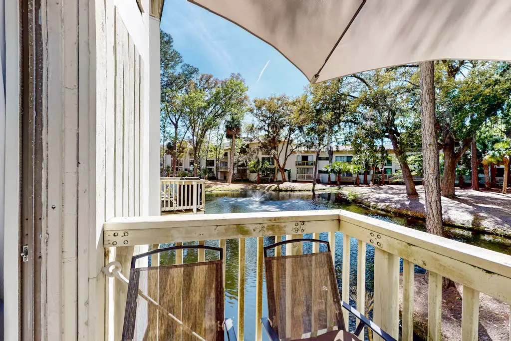 Hilton Head Island condo with water-view patio, pool, & easy beach access