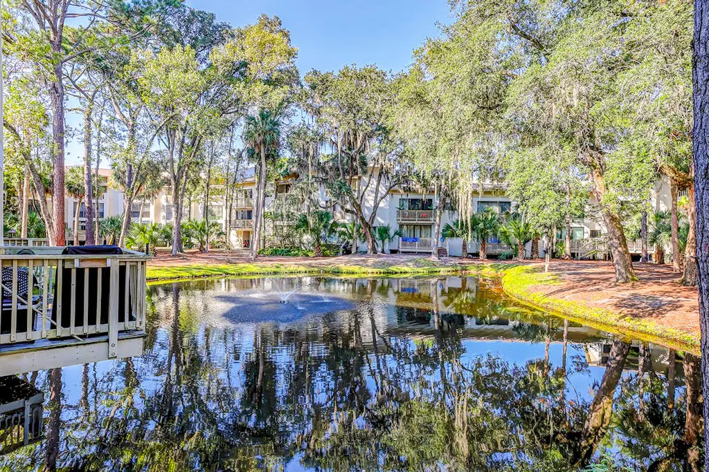 Hilton Head Island condo with water-view patio, pool, & easy beach access
