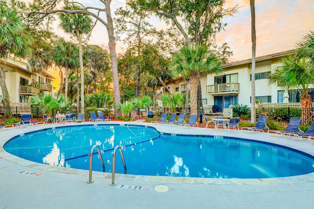 Hilton Head Island condo with water-view patio, pool, & easy beach access