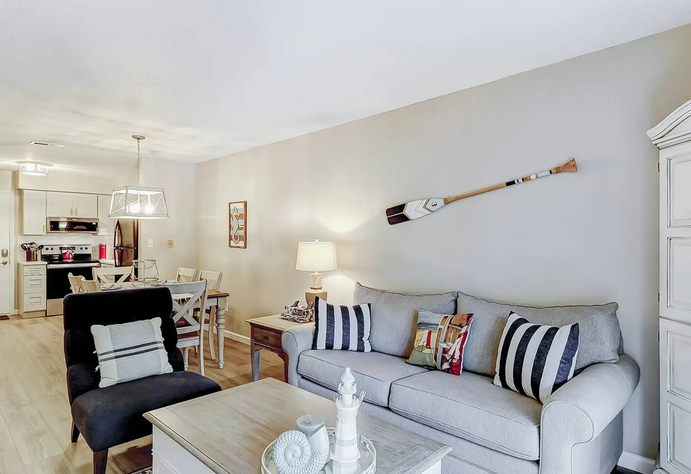Inviting Coastal Villa/Short Walk to the Beach