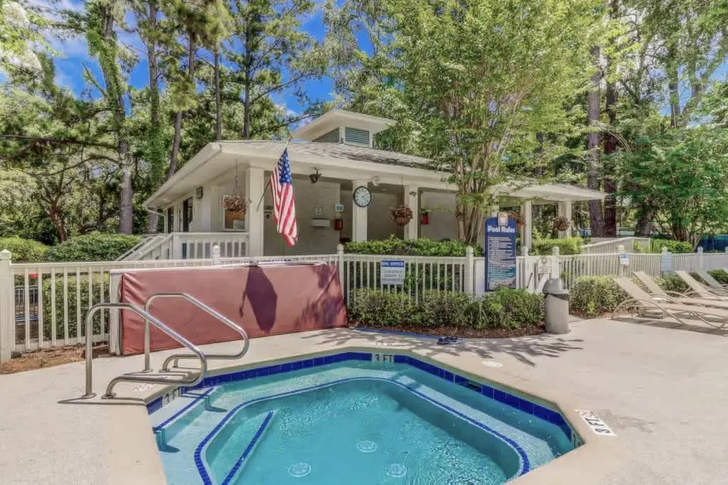 Inviting Coastal Villa/Short Walk to the Beach