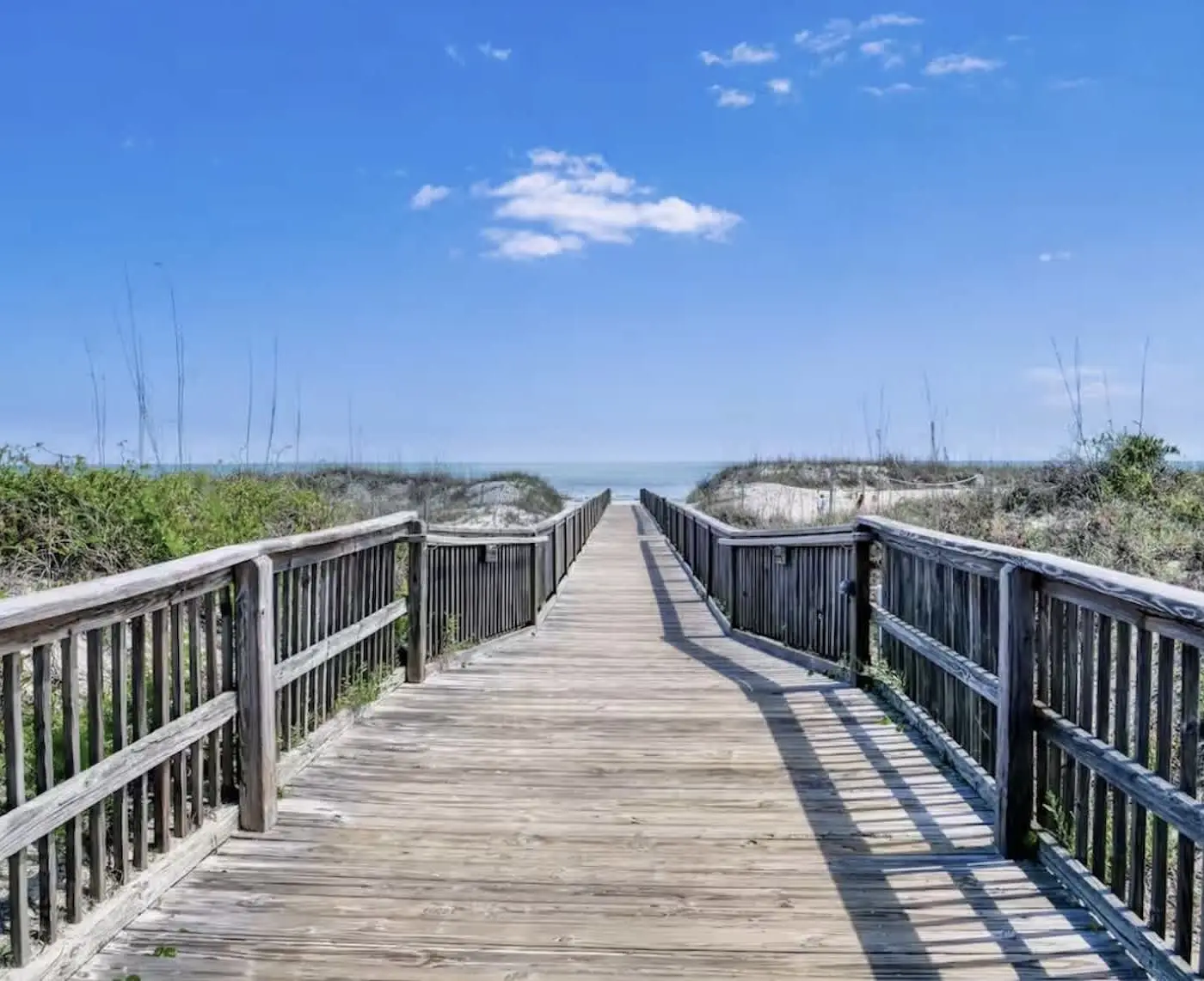 Inviting Coastal Villa/Short Walk to the Beach