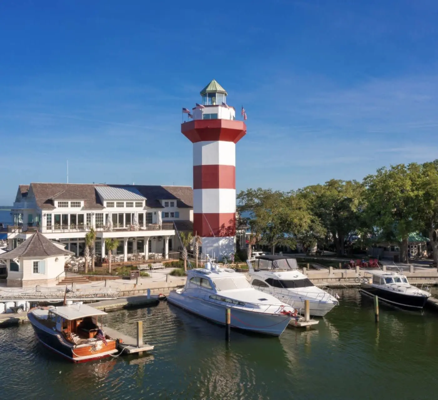 Inviting Coastal Villa/Short Walk to the Beach