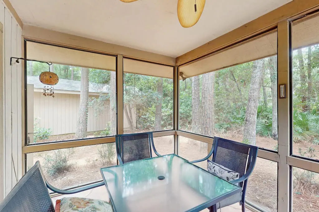 Fabulous island home with private pool, fast WiFi, grill, sunroom & central AC