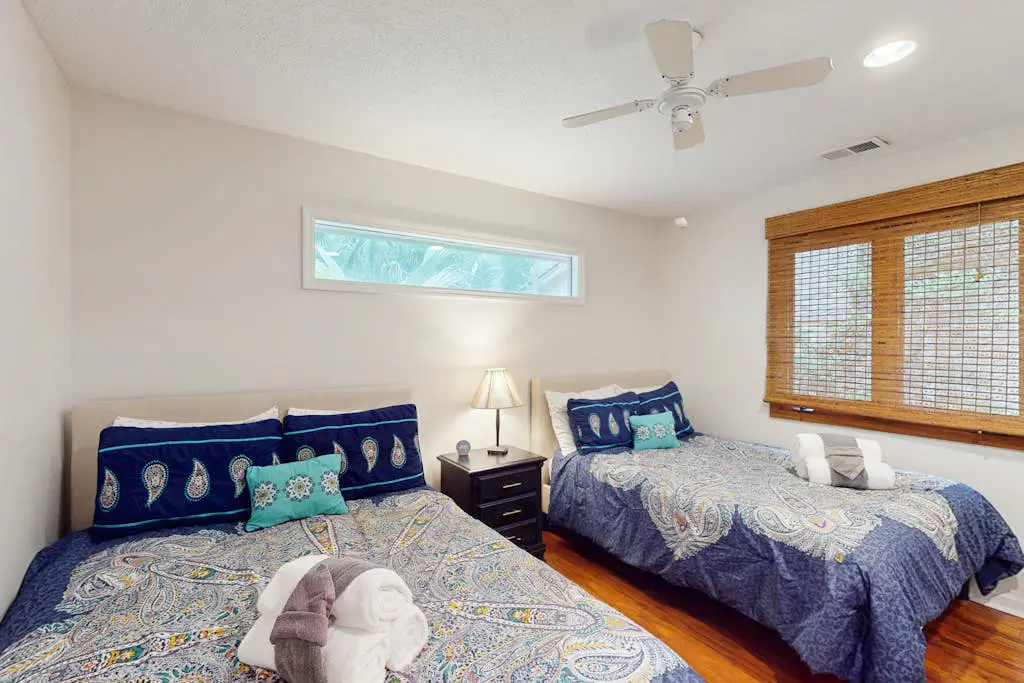 Fabulous island home with private pool, fast WiFi, grill, sunroom & central AC