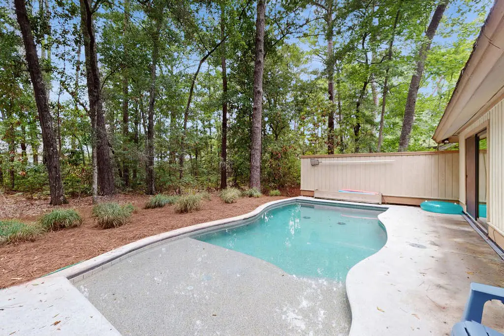 Fabulous island home with private pool, fast WiFi, grill, sunroom & central AC
