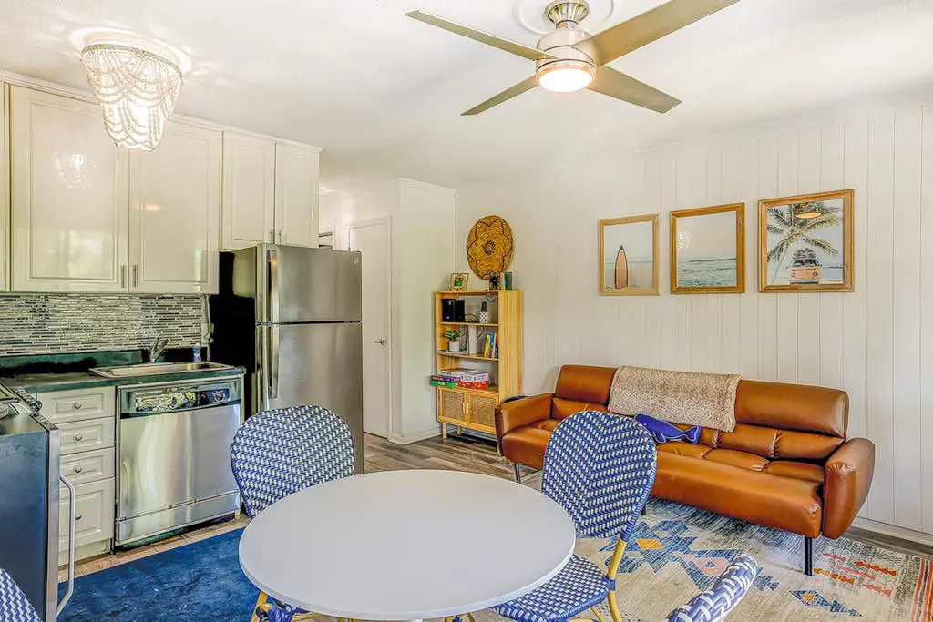 Ideal island condo with fast WiFi, pool, ocean views, balcony & central AC