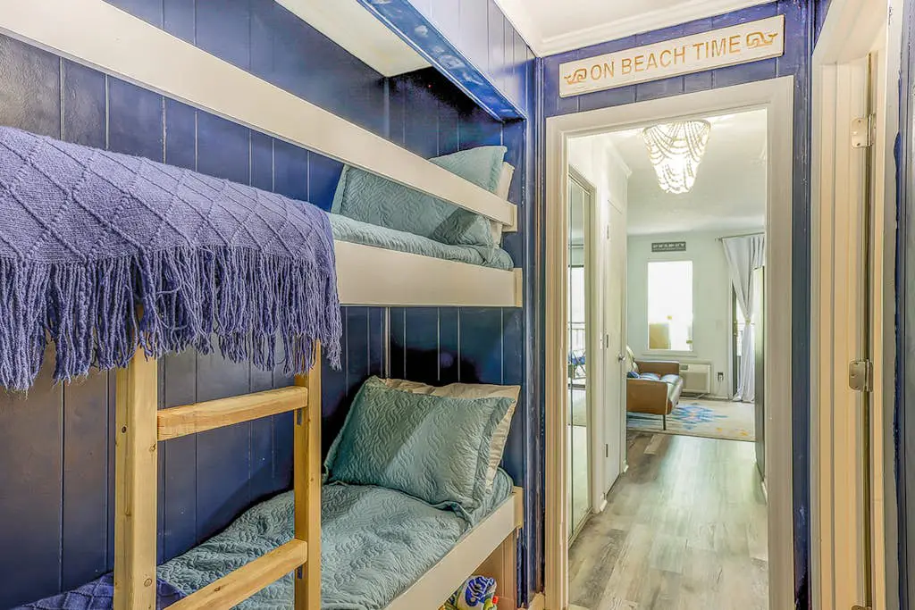 Ideal island condo with fast WiFi, pool, ocean views, balcony & central AC