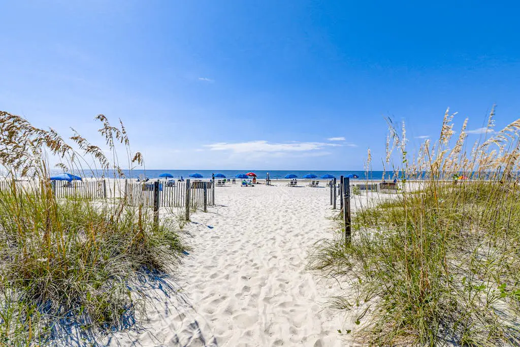 Ideal island condo with fast WiFi, pool, ocean views, balcony & central AC