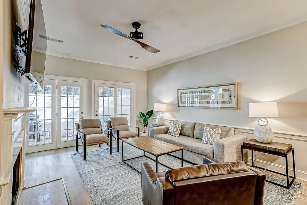 Hilton Head Island townhome with private patio, grill, seasonal pool, & golf