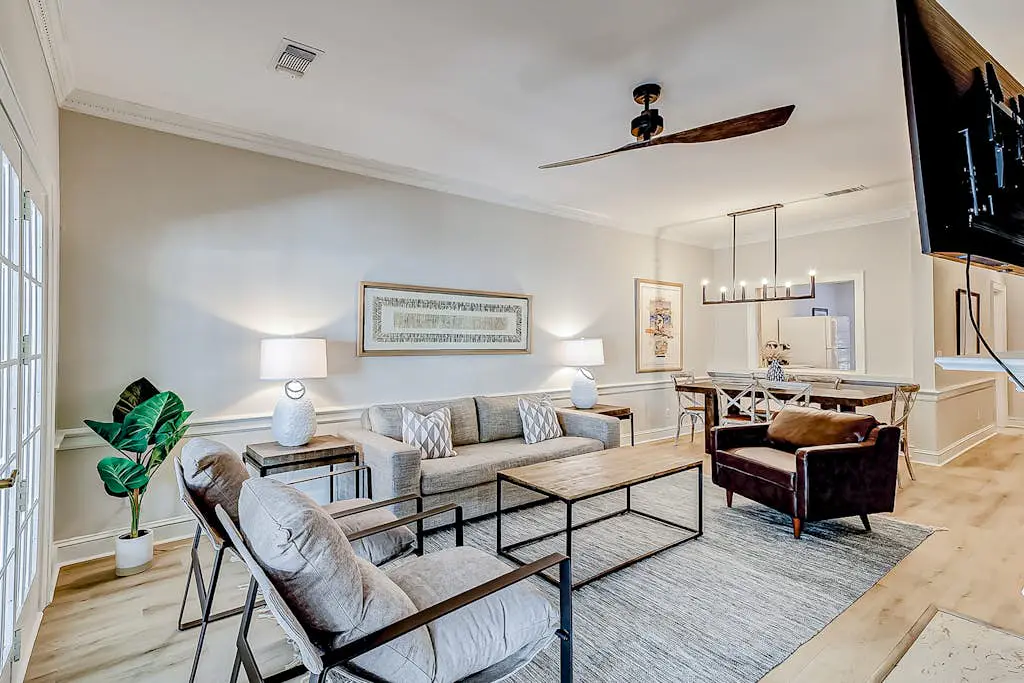 Hilton Head Island townhome with private patio, grill, seasonal pool, & golf