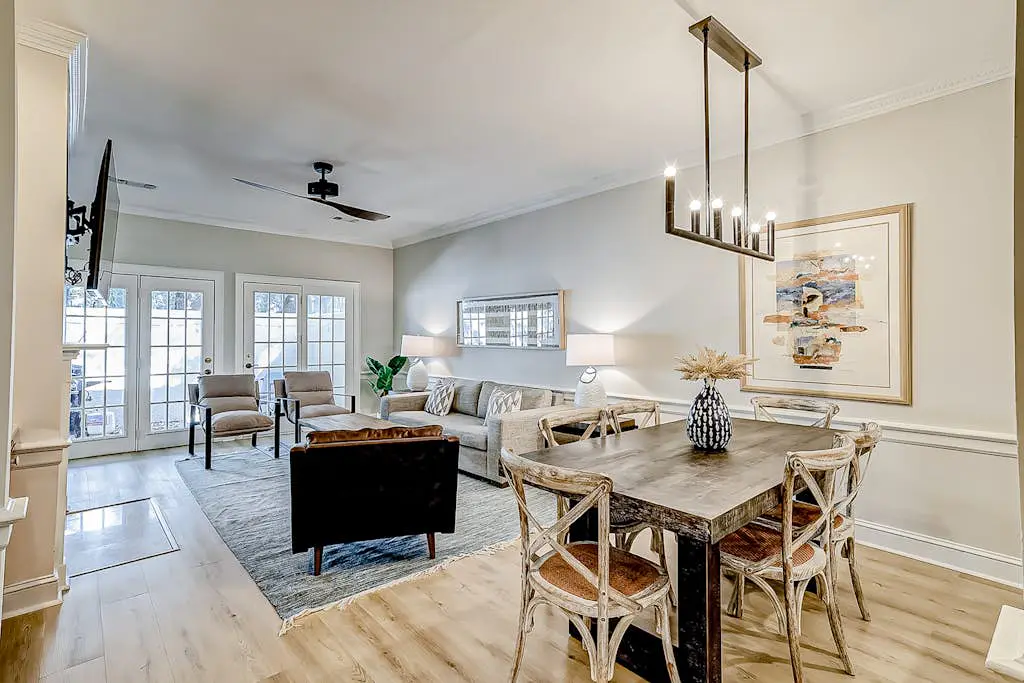 Hilton Head Island townhome with private patio, grill, seasonal pool, & golf