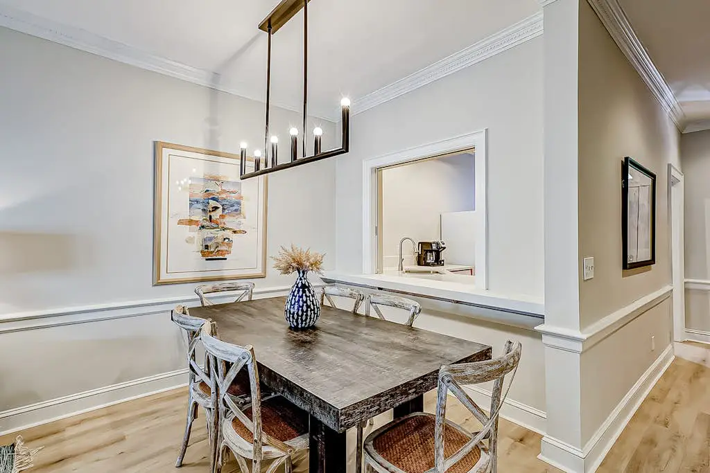 Hilton Head Island townhome with private patio, grill, seasonal pool, & golf