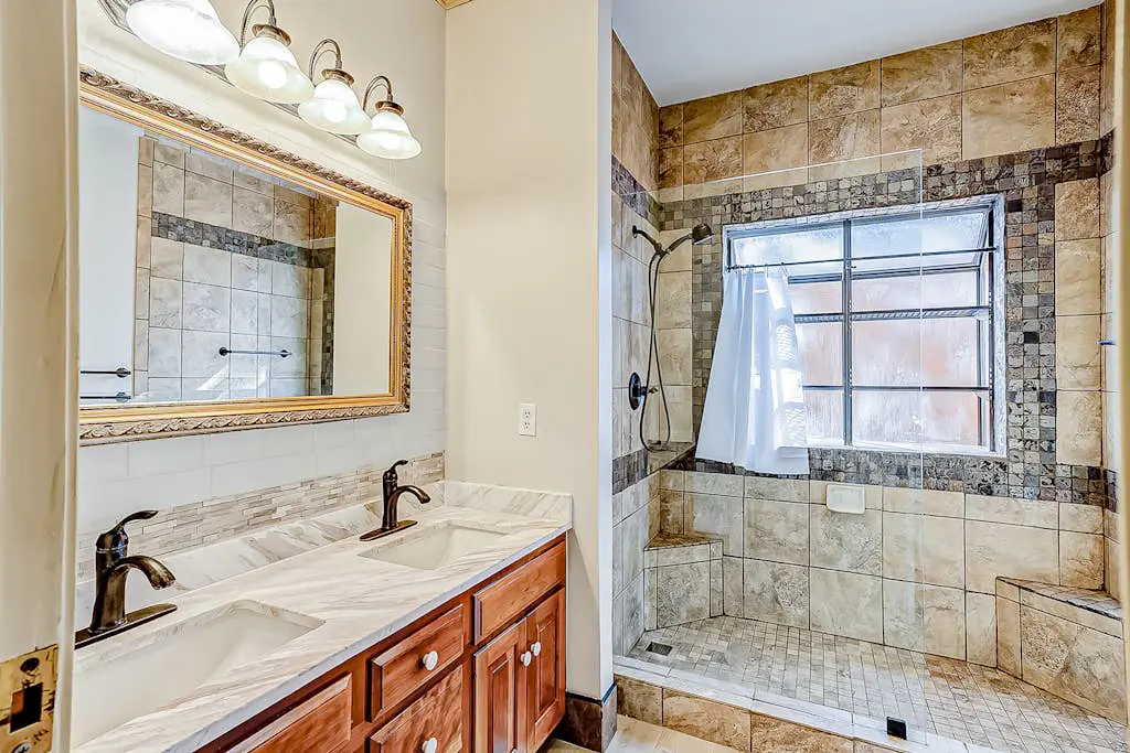 Hilton Head Island townhome with private patio, grill, seasonal pool, & golf