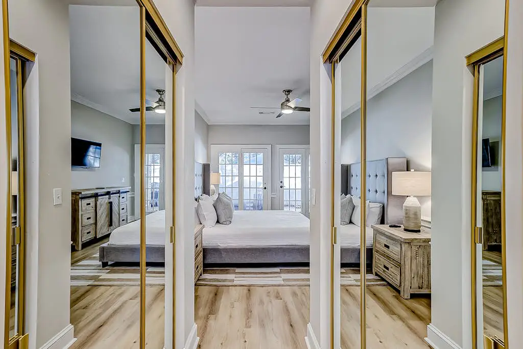 Hilton Head Island townhome with private patio, grill, seasonal pool, & golf