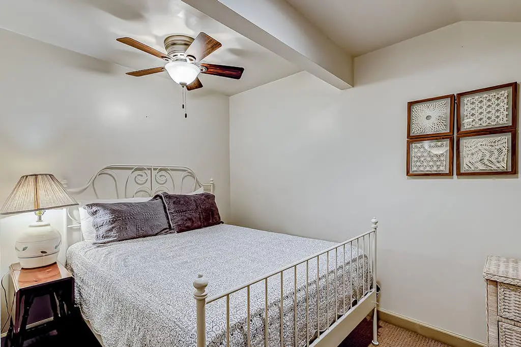 Hilton Head Island townhome with private patio, grill, seasonal pool, & golf