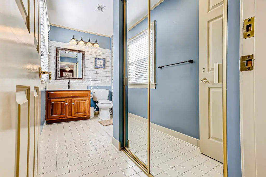 Hilton Head Island townhome with private patio, grill, seasonal pool, & golf