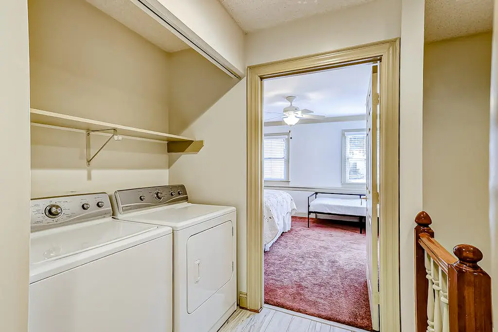 Hilton Head Island townhome with private patio, grill, seasonal pool, & golf