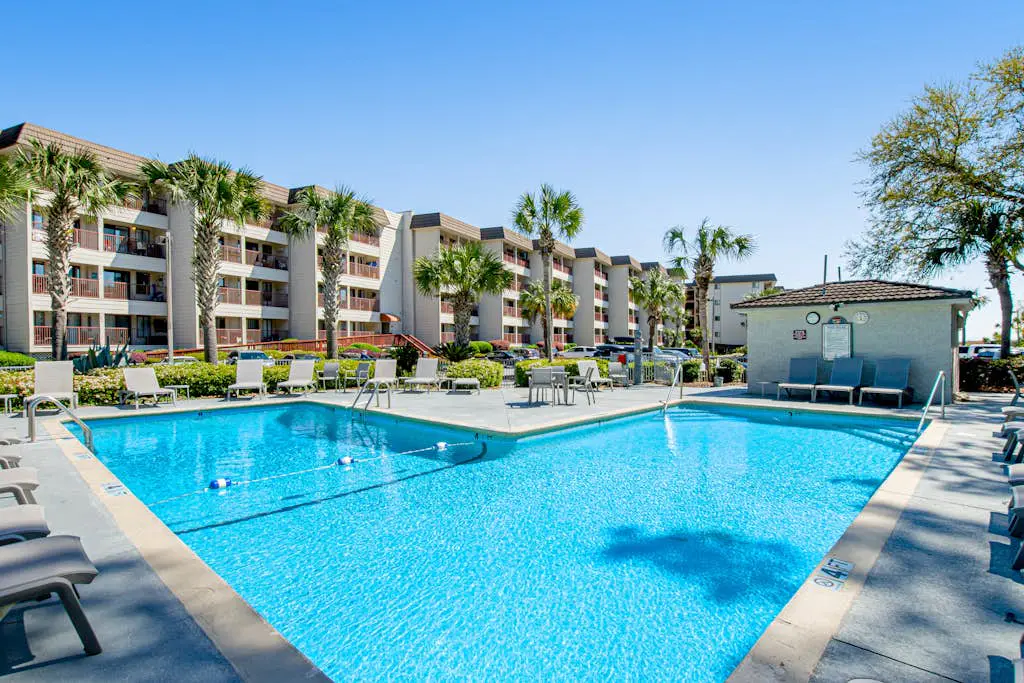 Dreamy island condo with balcony, shared pool, tennis, free WiFi & central AC