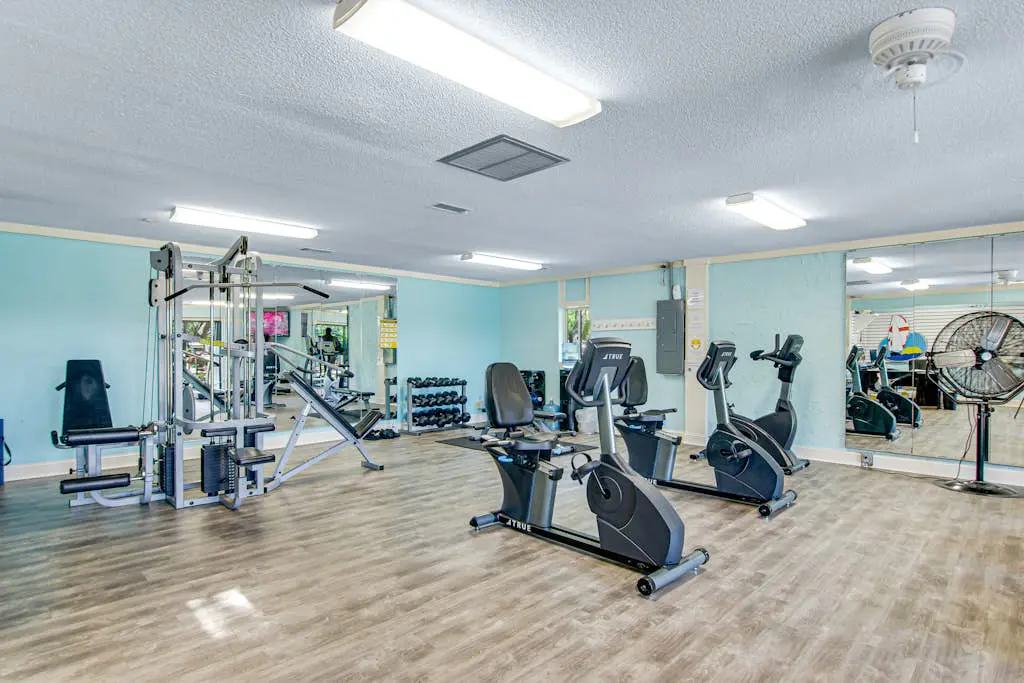 Dreamy island condo with balcony, shared pool, tennis, free WiFi & central AC