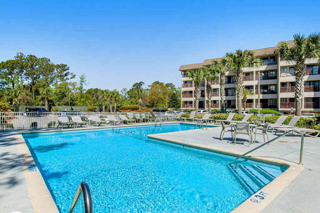 Dreamy island condo with balcony, shared pool, tennis, free WiFi & central AC