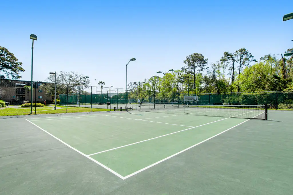 Dreamy island condo with balcony, shared pool, tennis, free WiFi & central AC