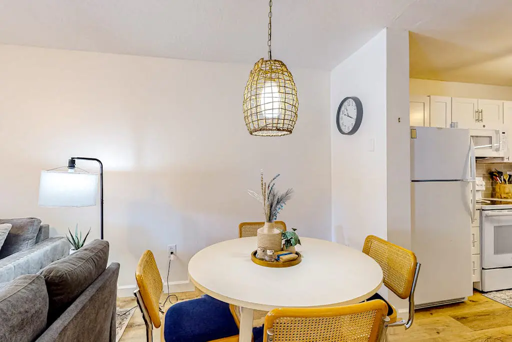 Vibrant condo with tennis courts, pool, W/D, gas grill, balcony, & playground