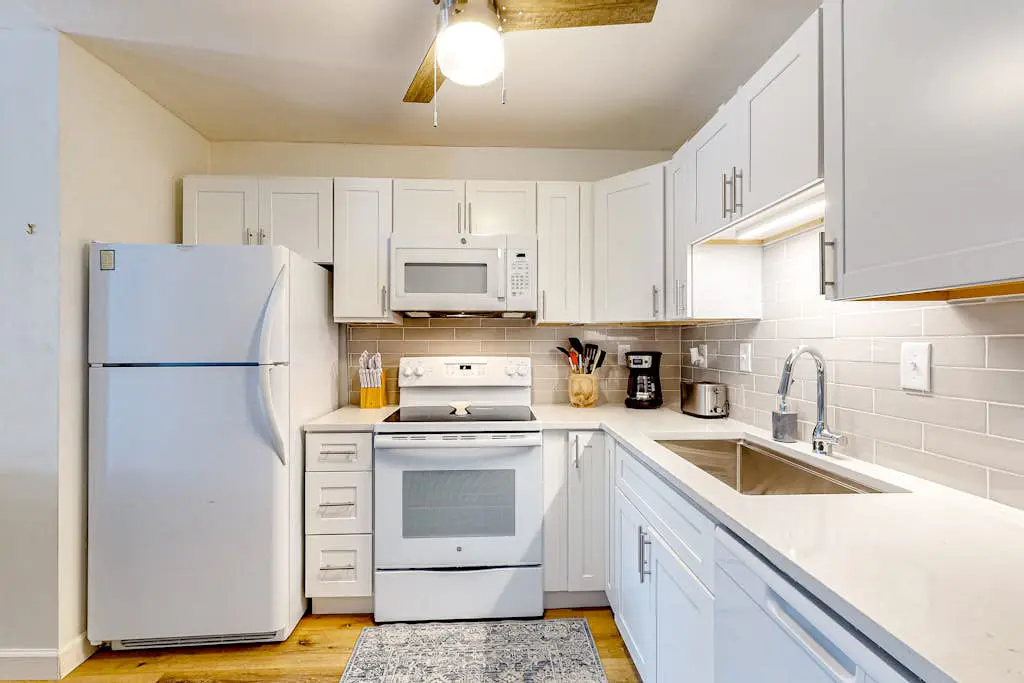 Vibrant condo with tennis courts, pool, W/D, gas grill, balcony, & playground