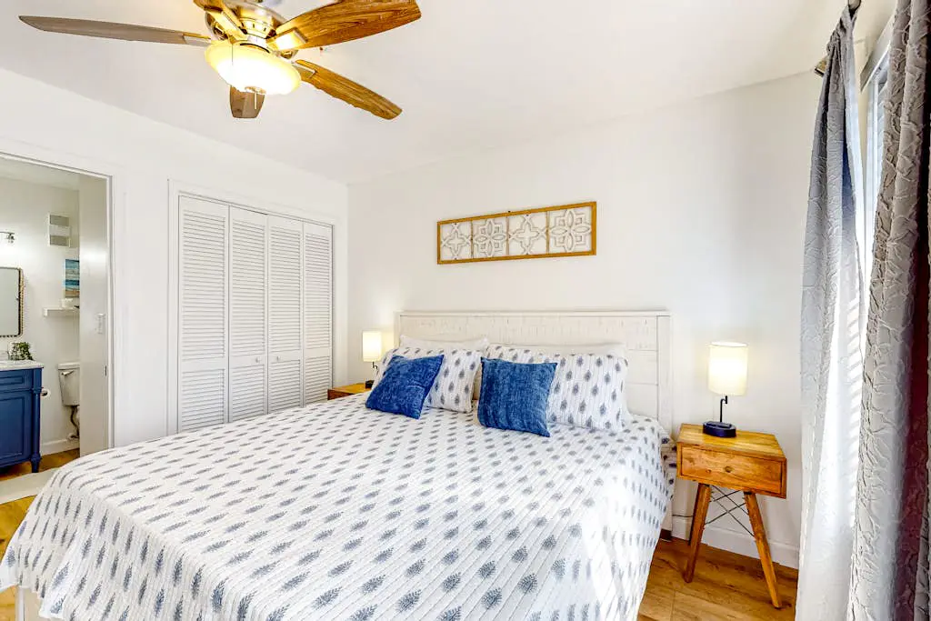 Vibrant condo with tennis courts, pool, W/D, gas grill, balcony, & playground