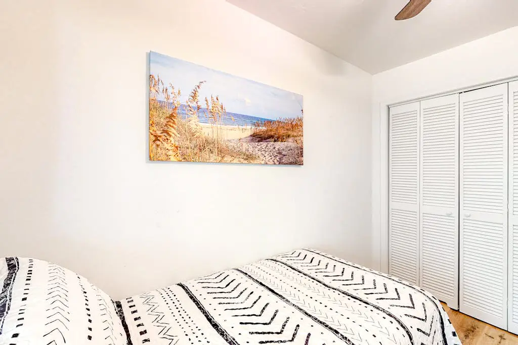 Vibrant condo with tennis courts, pool, W/D, gas grill, balcony, & playground