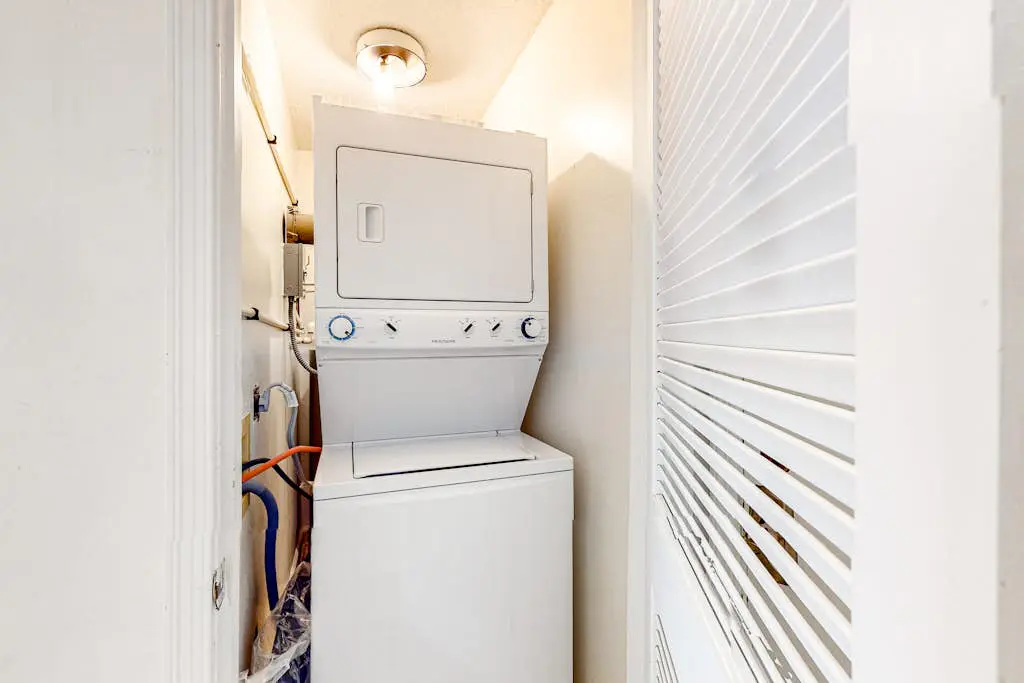 Vibrant condo with tennis courts, pool, W/D, gas grill, balcony, & playground