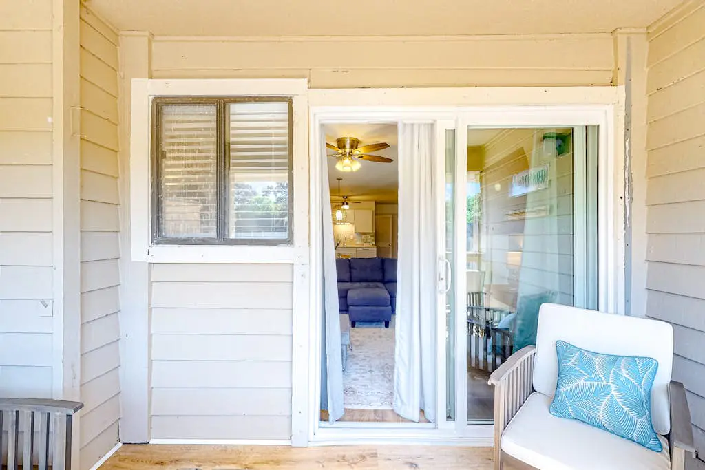 Vibrant condo with tennis courts, pool, W/D, gas grill, balcony, & playground
