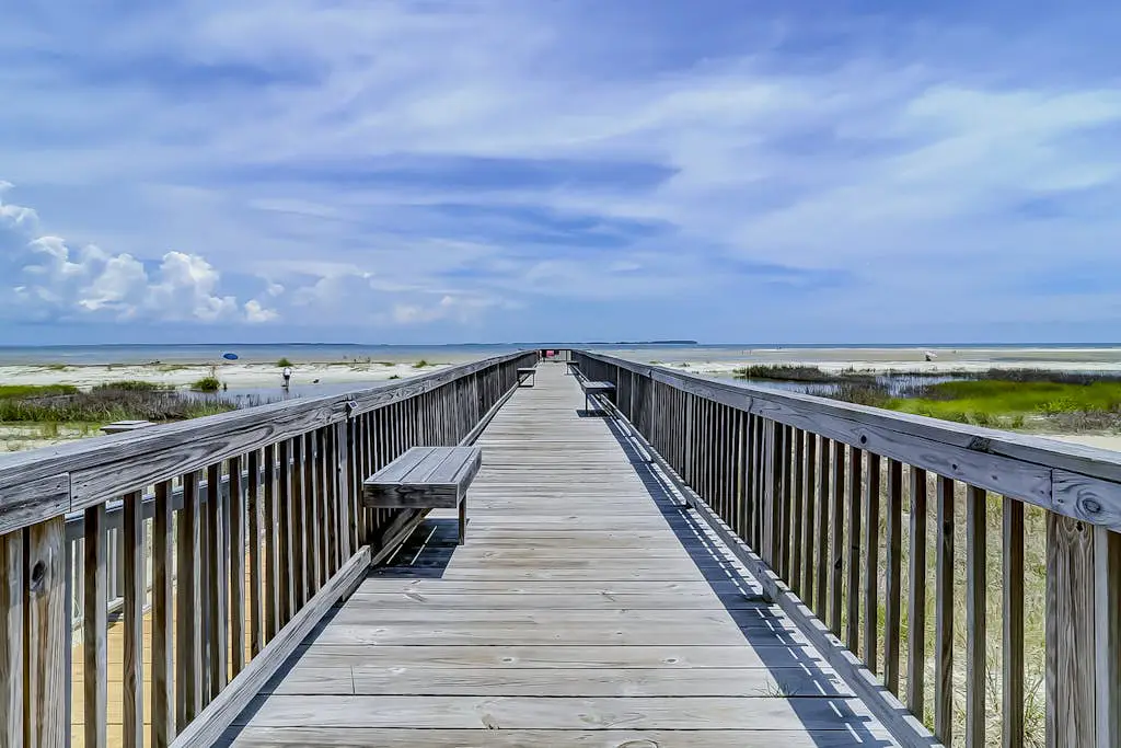 Vibrant condo with tennis courts, pool, W/D, gas grill, balcony, & playground