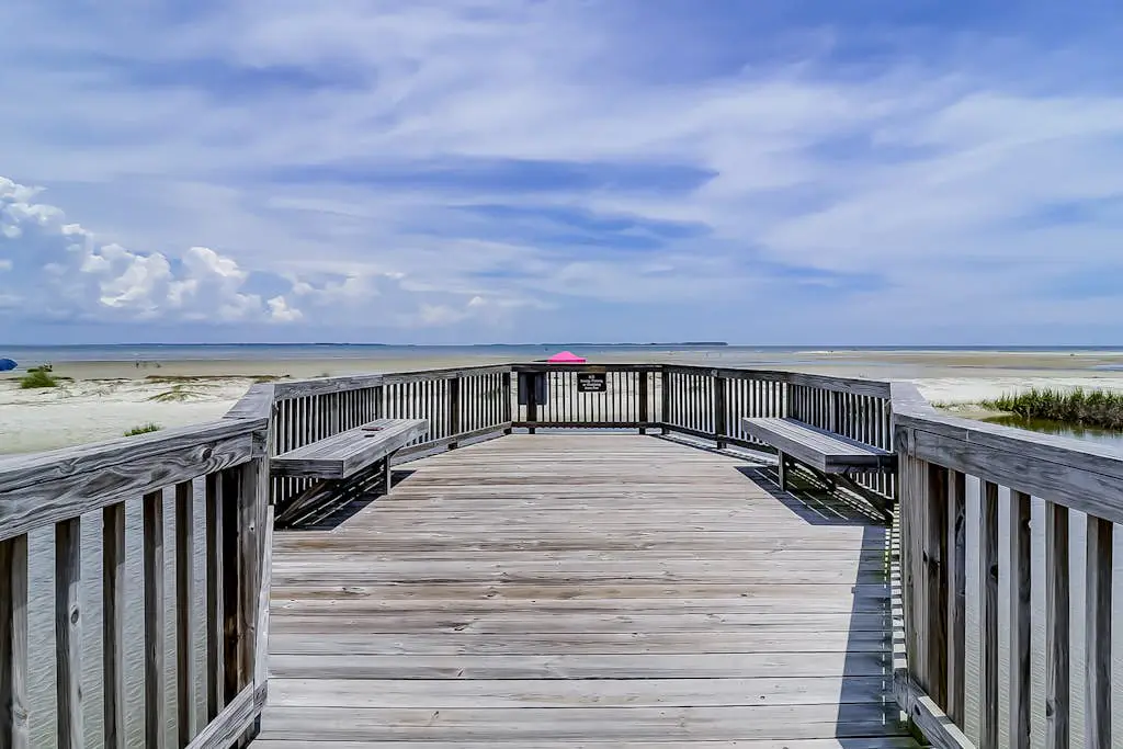 Vibrant condo with tennis courts, pool, W/D, gas grill, balcony, & playground