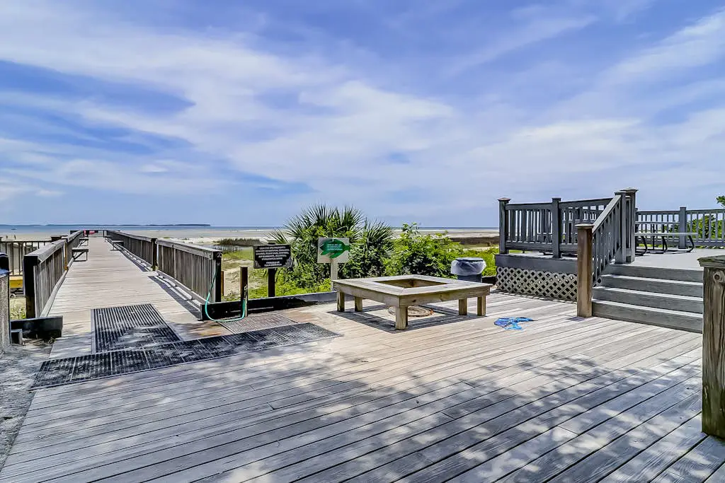 Vibrant condo with tennis courts, pool, W/D, gas grill, balcony, & playground