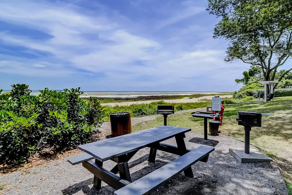 Vibrant condo with tennis courts, pool, W/D, gas grill, balcony, & playground