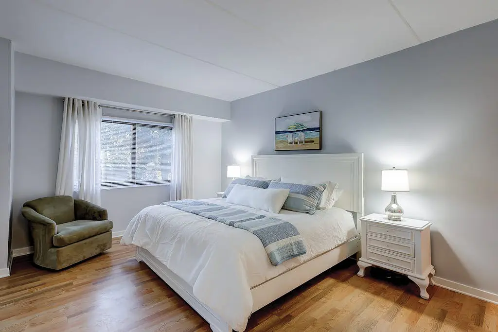 Cozy condo with tennis, pool, beach access, & private furnished balcony