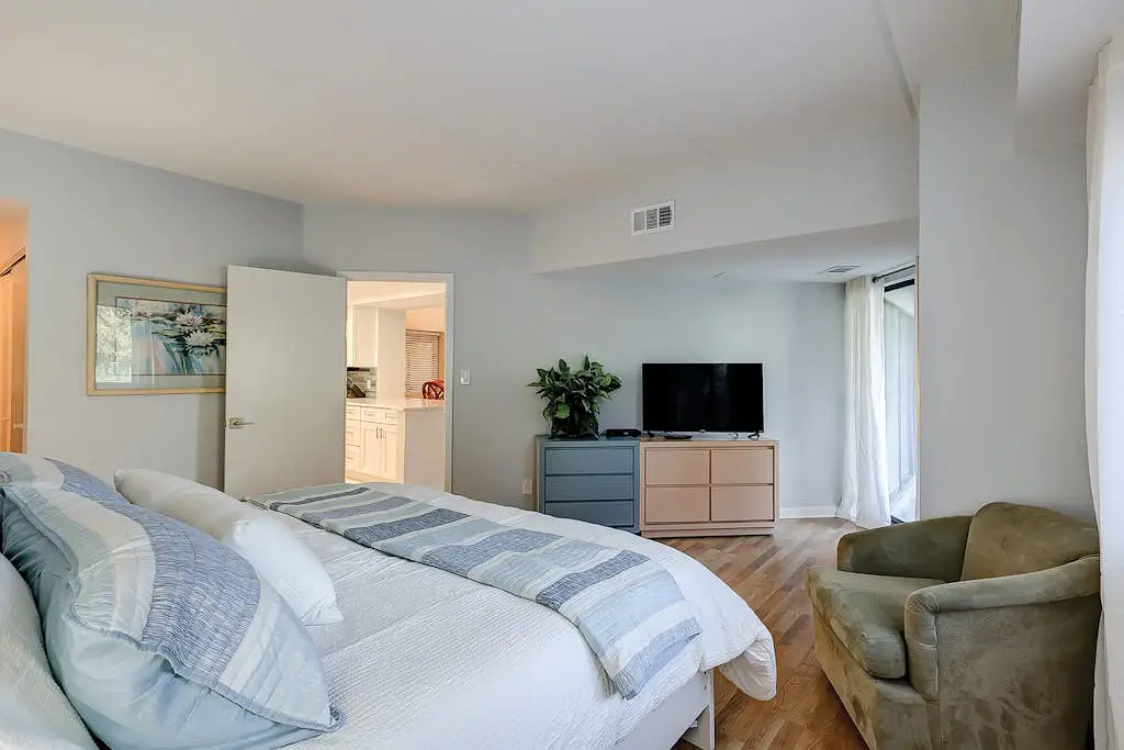 Cozy condo with tennis, pool, beach access, & private furnished balcony