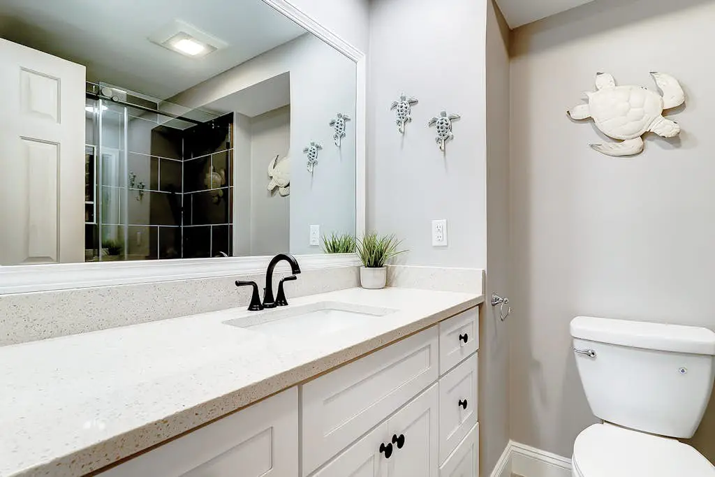 Oceanfront condo with a washer/dryer, central AC, pool, hot tub & beach access