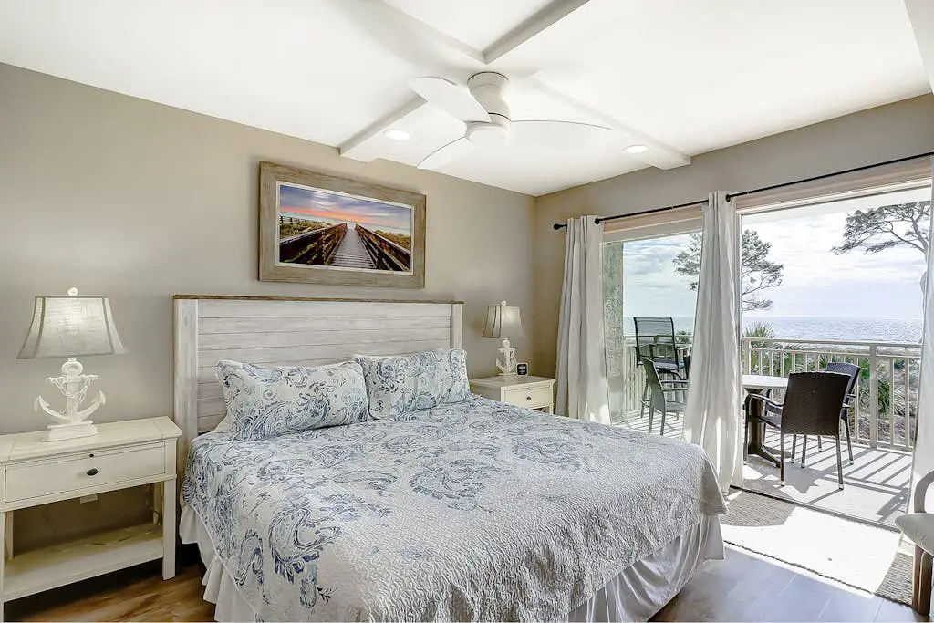Oceanfront condo with a washer/dryer, central AC, pool, hot tub & beach access