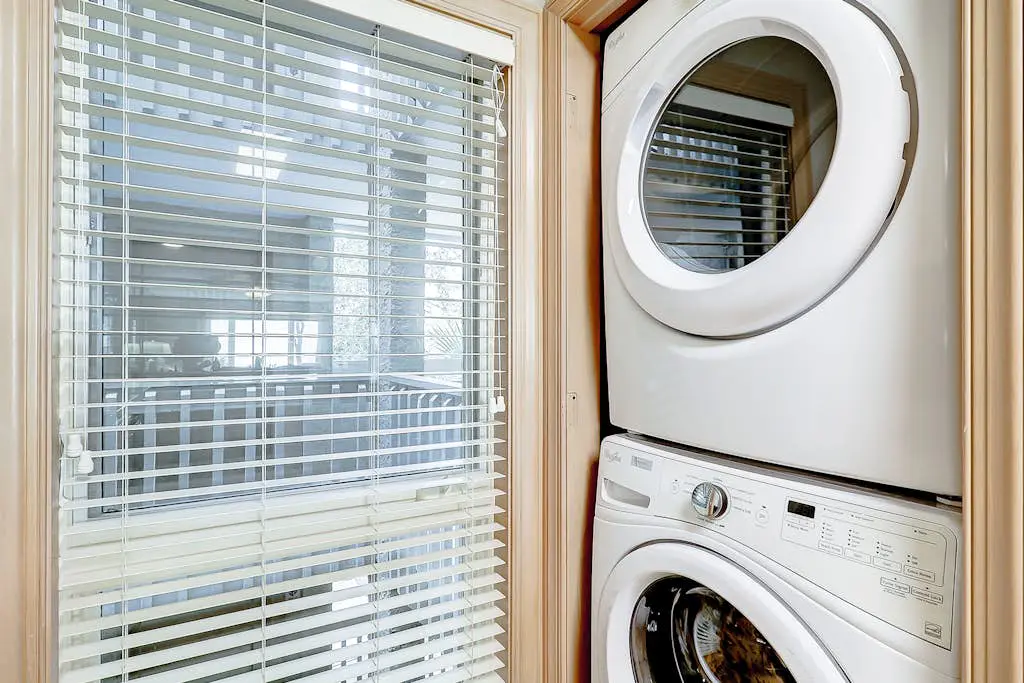 Oceanfront condo with a washer/dryer, central AC, pool, hot tub & beach access
