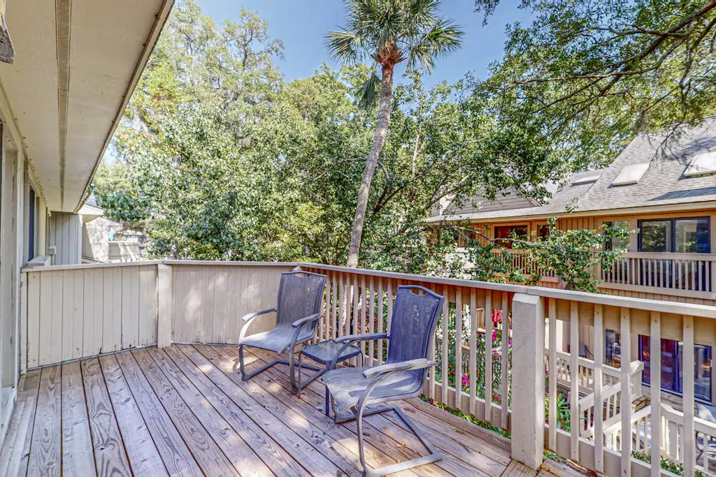 Coastal resort condo with pool, tennis courts, beach access, golf, new deck