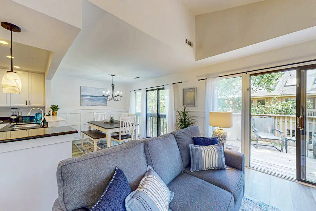 Coastal resort condo with pool, tennis courts, beach access, golf, new deck