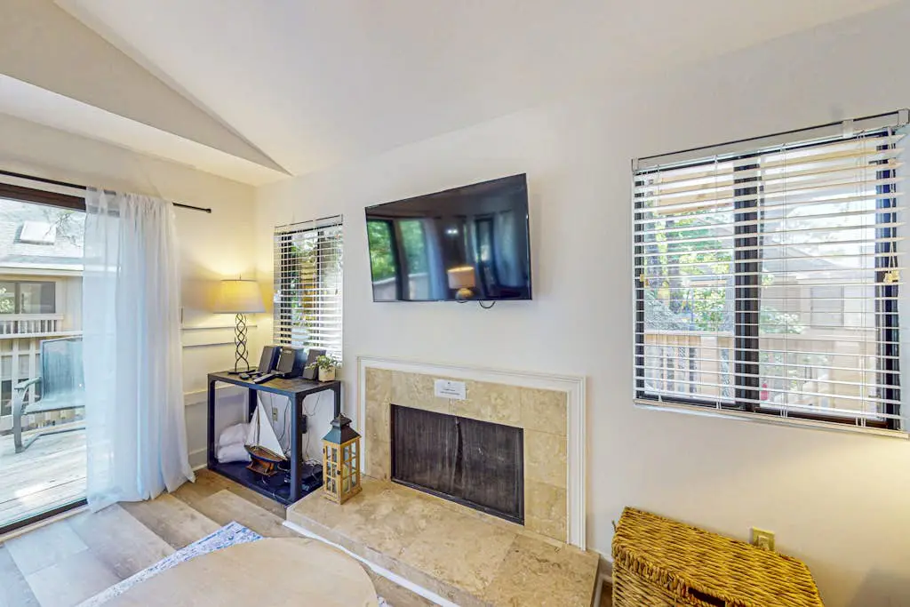 Coastal resort condo with pool, tennis courts, beach access, golf, new deck