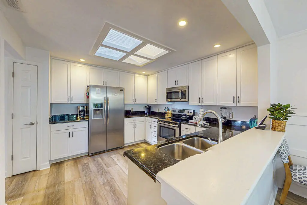 Coastal resort condo with pool, tennis courts, beach access, golf, new deck