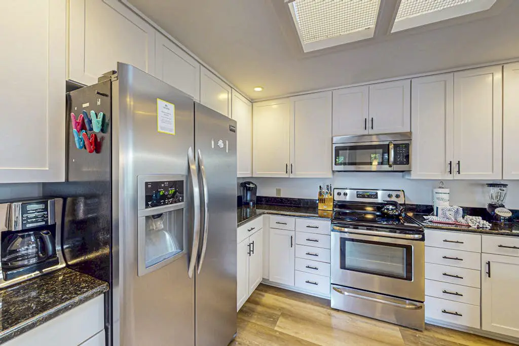Coastal resort condo with pool, tennis courts, beach access, golf, new deck